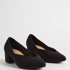 Torrid 7W NWT Black Pointed Toe Heel Pump Wide Width